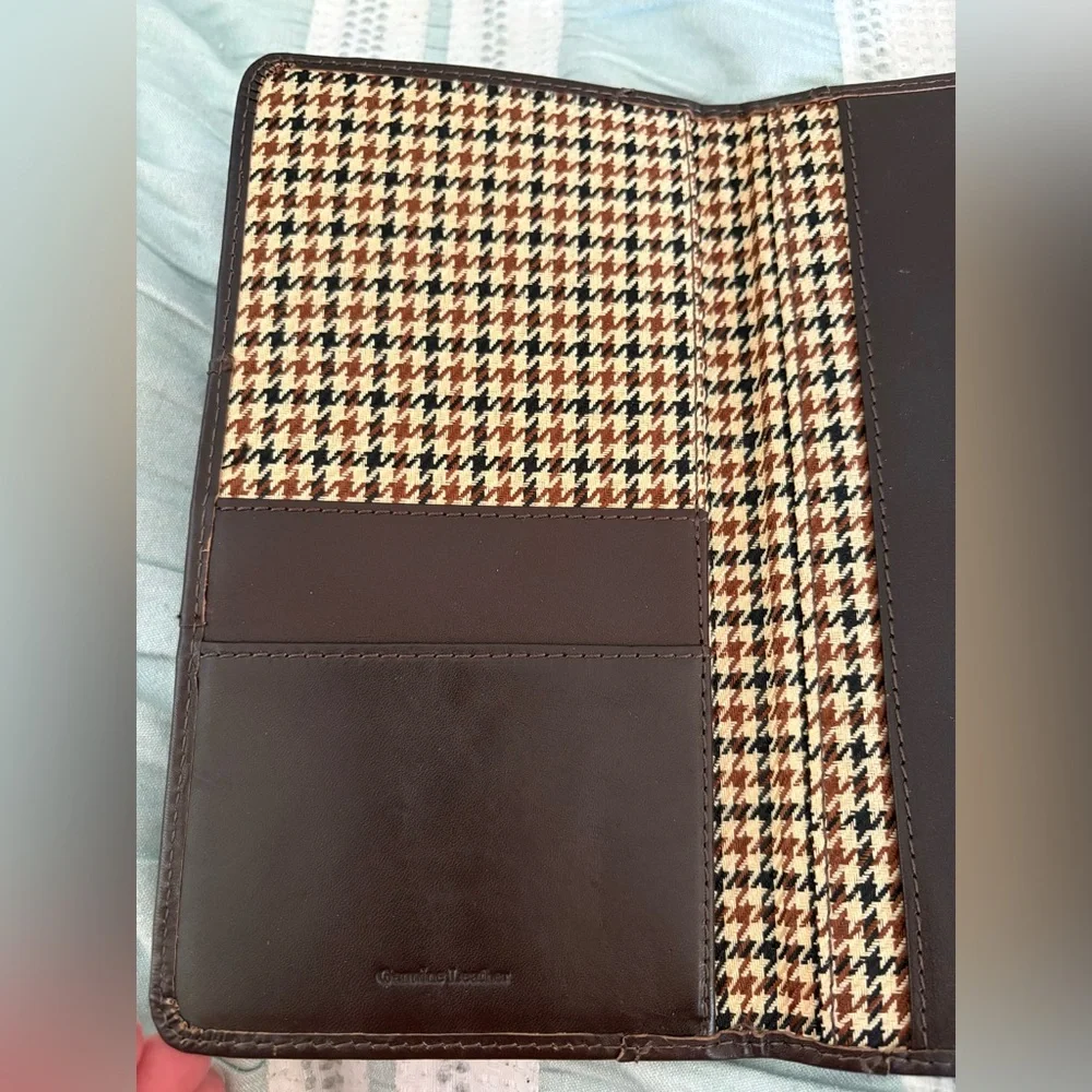Cutter & Buck Genuine Leather Travel Wallet Adventures by Disney Edition
